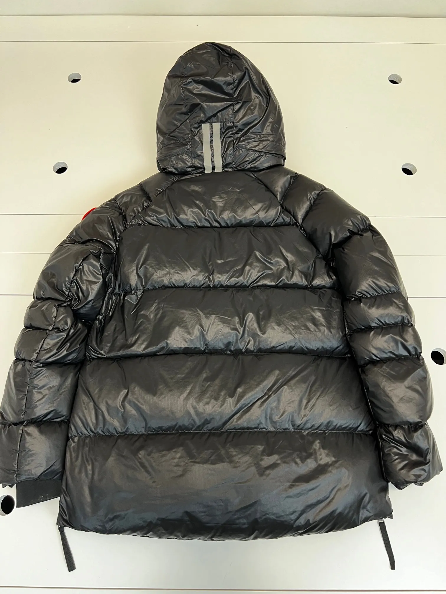 P980 has a cold protection effect of up to level 4. It is made of recycled Feather-Light tear-resistant fabric. It is ultra-light and has no weight-bearing feeling on the upper body! The unique black label highlights your temperament‼  Canada Goose, a Canadian brand, has always been recognized as the warmest down jacket. Various Instagram celebrities, Internet celebrities, and celebrities often wear it for street photos. I do Canada Goose every year, but I still can’t get rid of my love for geese. No matter how cold the winter is, there is no need to be afraid, because there are geese! Filled with 80% white duck down, Canada Goose is the legendary warmest down jacket and is known as a must-have for Arctic outdoor sports! The most popular down jacket in the world, celebrities are rushing to buy it, it is a must-have!